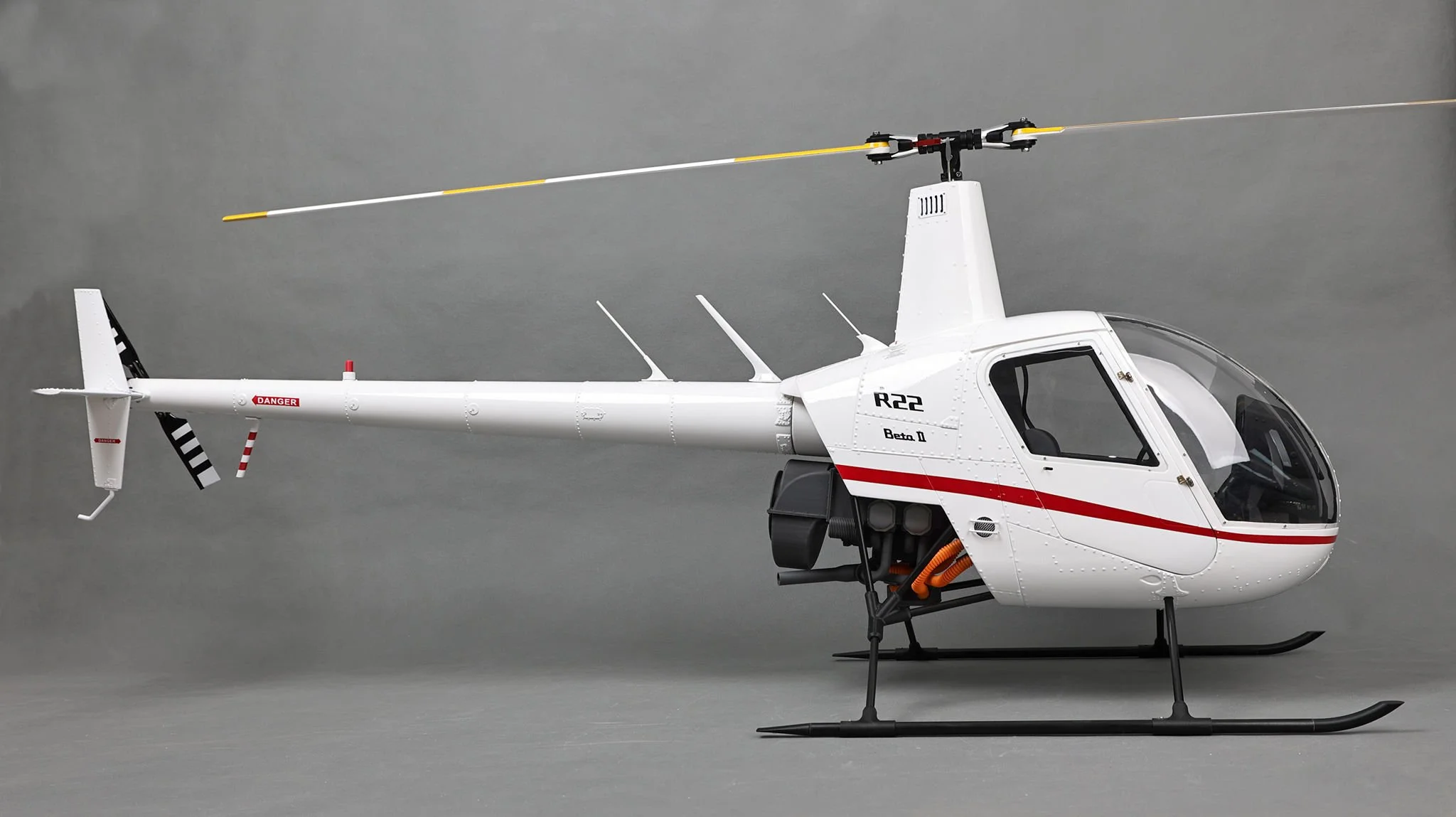 RVE - Scale R22 Rotor Helicopter 1⁄4.5 Robinson Kit RC Combo
